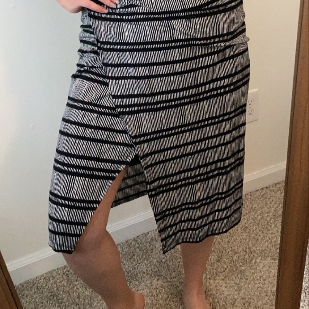 🌻Loft Dress - Picture 2 of 2